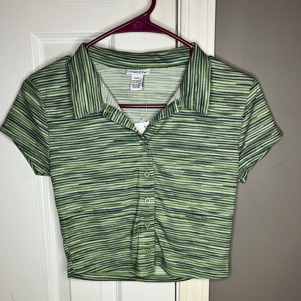 Rue21 Button down shirt (SIZE S)